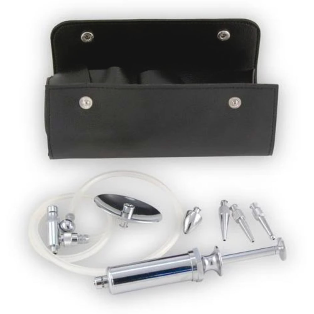 Automatic ear cleaning syringe