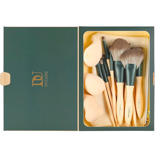 Face and eye makeup brushes