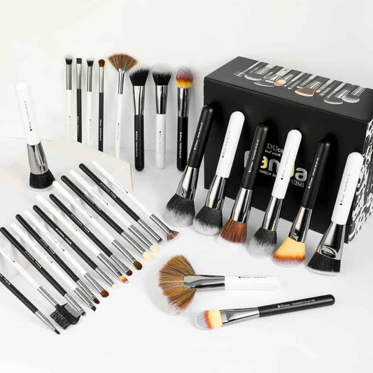 Numbered brushes with usage guide