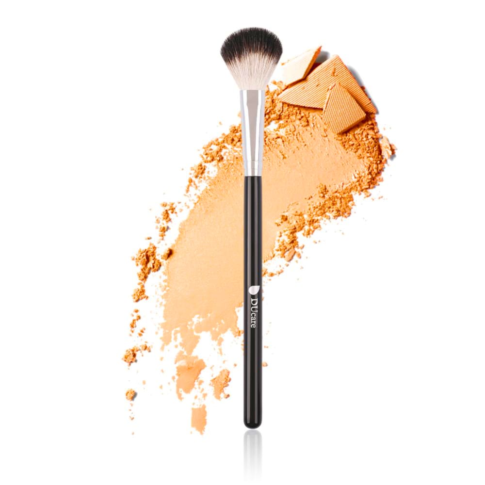 Ducare Fan Brush Highlighter Brush