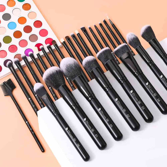 ergonomic handle makeup tools